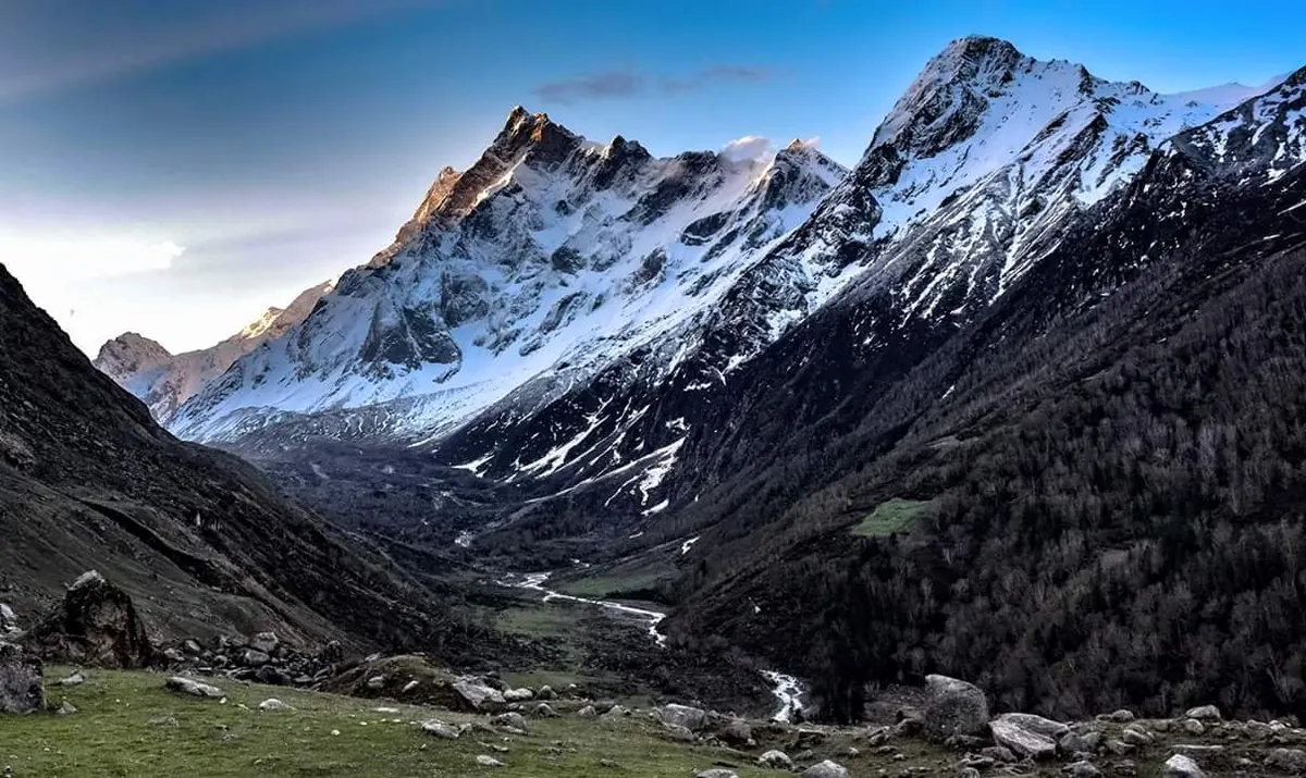 Snow-capped peaks above the Har Ki Dun valley