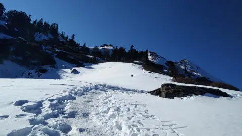 Kedarkantha summit climb snow slope
